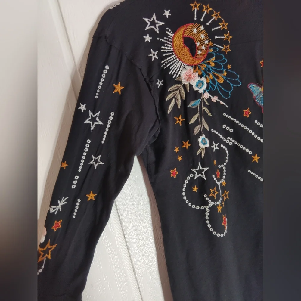 CLEAN & EUC!! JOHNNY WAS, Embroidered Floral, Celestial Top. Size XS - Picture 8 of 9